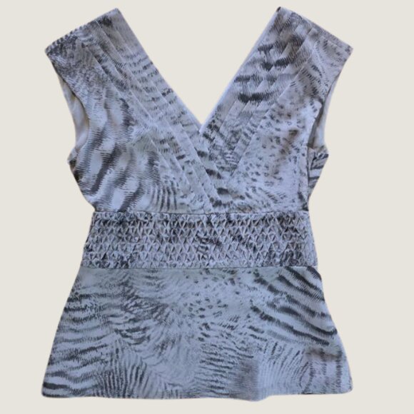 Banana Republic Blouse Top | Women's Size 6 | NWT Gray Print Empire Waist V-Neck - Picture 2 of 4